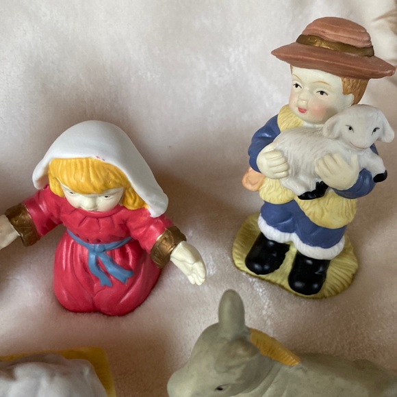 ✝️ Eleven Piece Nativity Set - Picture 4 of 16